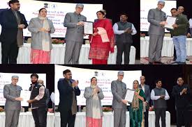 Jammu and Kashmir के सीएम उमर अब्दुल्ला ने अपॉइंटमेंट लेटर सौंपे