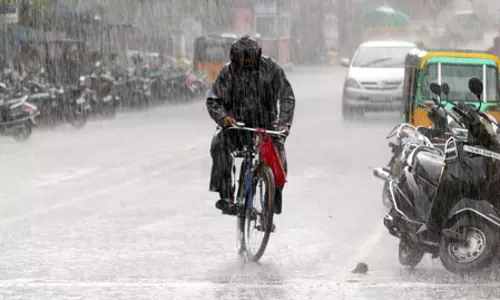 तमिलनाडु: चेन्नई और तिरुवल्लूर जिलों में भारी बारिश का अनुमान, स्कूल बंद तमिलनाडु: चेन्नई और तिरुवल्लूर जिलों में भारी बारिश का अनुमान, स्कूल बंद