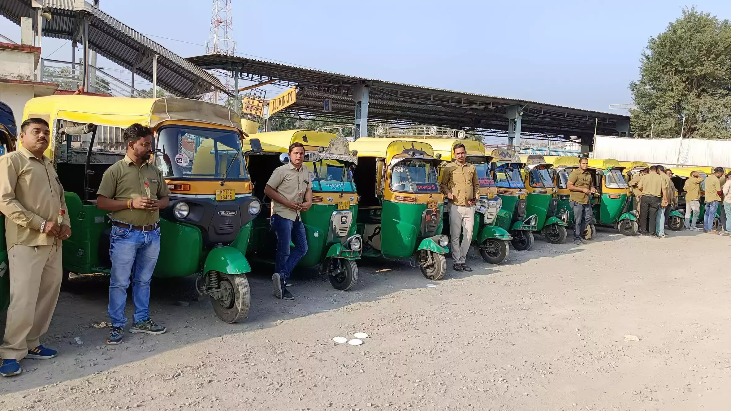 Ujjain: यात्रियों के भरोसे के लिए 300+ ऑटो चालक पंजीकृत Ujjain: यात्रियों के भरोसे के लिए 300+ ऑटो चालक पंजीकृत