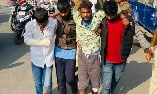 Ujjain: पुलिस ने उज्जैन में कुख्यात अपराधियों का निकाला जुलूस Ujjain: पुलिस ने उज्जैन में कुख्यात अपराधियों का निकाला जुलूस