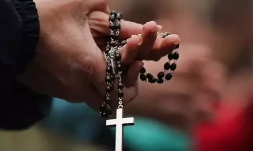 भोज कार्यक्रम में बुलाया और बांट दिए बाइबिल, हंगामे के बाद तीन अरेस्ट