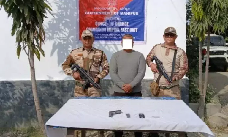 Manipur में बिना लाइसेंस पिस्तौल और गोला-बारूद रखने पर कार्रवाई Manipur में बिना लाइसेंस पिस्तौल और गोला-बारूद रखने पर कार्रवाई
