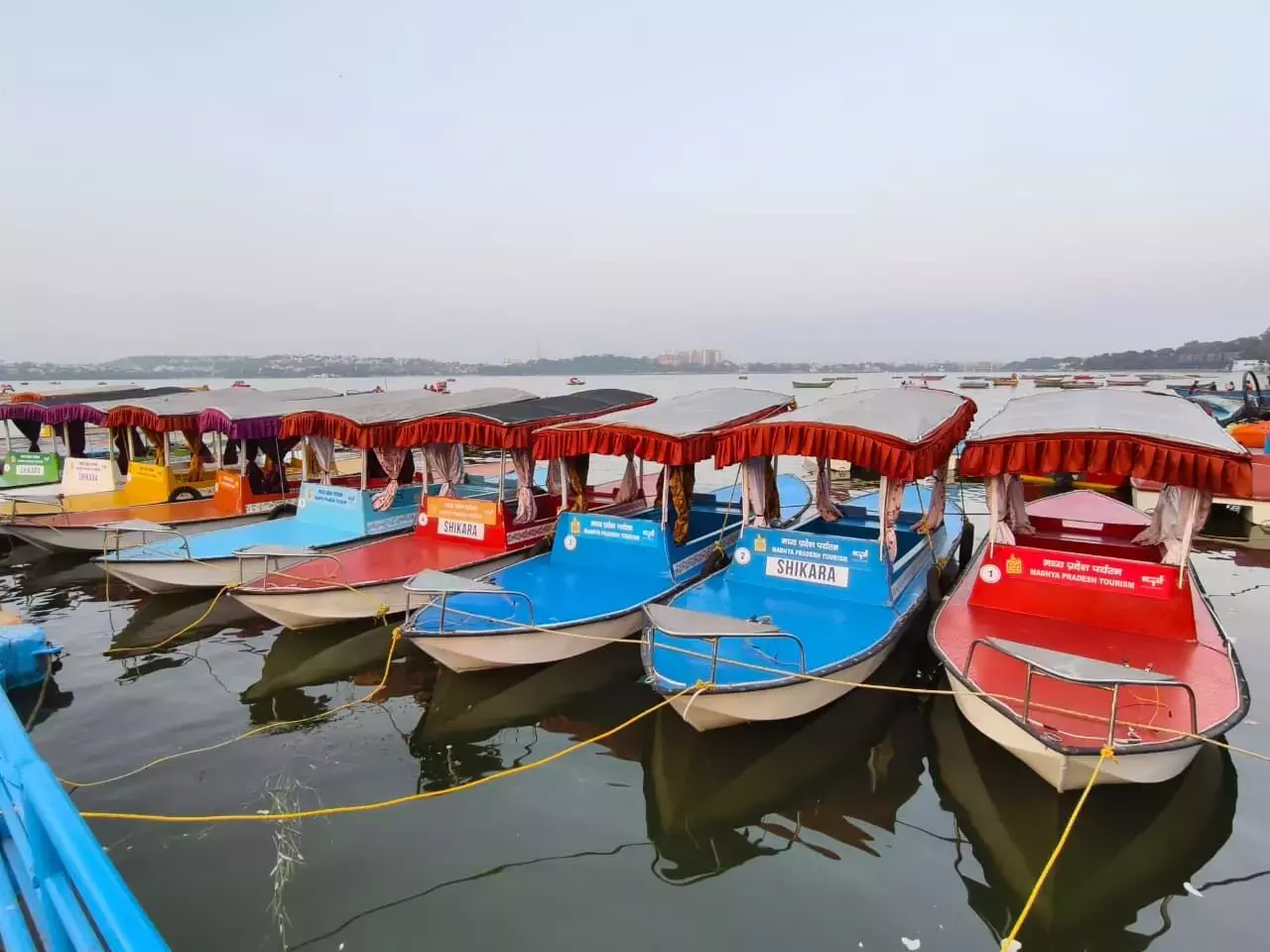 Bhopal: भोपाल तालाब में शिकारा नाव, आज CM करेंगे उद्घाटन Bhopal: भोपाल तालाब में शिकारा नाव, आज CM करेंगे उद्घाटन