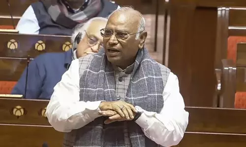 नियम 267 पर टकराव: खड़गे बोले यह नियम जरूरी, सरकार ने कहा, “किसी बहस से नहीं भाग रहे” नियम 267 पर टकराव: खड़गे बोले यह नियम जरूरी, सरकार ने कहा, “किसी बहस से नहीं भाग रहे”