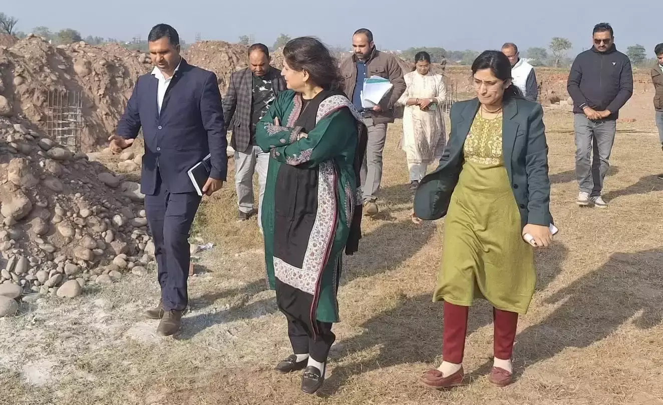 Kathua: अनाज भंडारण का निरीक्षण, आयुक्त सचिव ने लिया जायजा Kathua: अनाज भंडारण का निरीक्षण, आयुक्त सचिव ने लिया जायजा