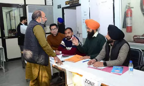 Punjab चुनाव आयोग ने विपक्ष की शिकायतों के बीच जिला परिषद के नामांकन की वीडियोग्राफी का आदेश दिया Punjab चुनाव आयोग ने विपक्ष की शिकायतों के बीच जिला परिषद के नामांकन की वीडियोग्राफी का आदेश दिया