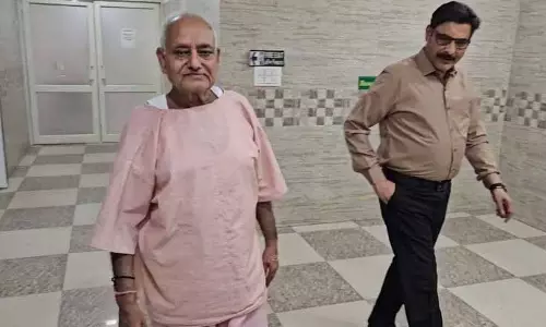 Jalandhar: होश में, 76 साल के बुजुर्ग की स्पाइन सर्जरी की गई Jalandhar: होश में, 76 साल के बुजुर्ग की स्पाइन सर्जरी की गई