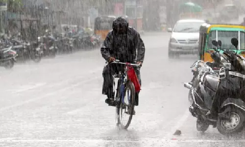 चेन्नई, तिरुवल्लूर जिलों में भारी बारिश का अनुमान; स्कूल बंद चेन्नई, तिरुवल्लूर जिलों में भारी बारिश का अनुमान; स्कूल बंद