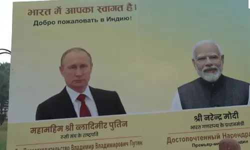 High-level सिक्योरिटी के बीच रूसी राष्ट्रपति पुतिन का गर्मजोशी से स्वागत किया गया High-level सिक्योरिटी के बीच रूसी राष्ट्रपति पुतिन का गर्मजोशी से स्वागत किया गया