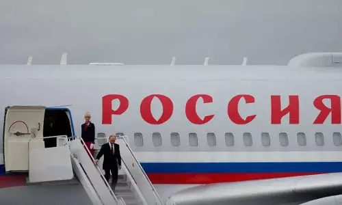 दो दिवसीय भारत दौरे के लिए रूस से रवाना हुए राष्ट्रपति पुतिन, पीएम मोदी और Putin की मुलाकात पर टिकी दुनिया की नजर दो दिवसीय भारत दौरे के लिए रूस से रवाना हुए राष्ट्रपति पुतिन, पीएम मोदी और Putin की मुलाकात पर टिकी दुनिया की नजर