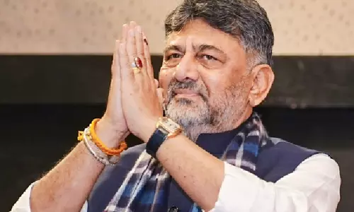 Karnataka के डिप्टी CM शिवकुमार दिल्ली दौरे पर, हाईकमान से मिलने का कोई इरादा नहीं Karnataka के डिप्टी CM शिवकुमार दिल्ली दौरे पर, हाईकमान से मिलने का कोई इरादा नहीं