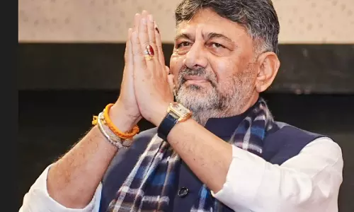 Shivakumar ने 8 दिसंबर को होने वाली ऑल-पार्टी मीटिंग टालने का ऐलान किया Shivakumar ने 8 दिसंबर को होने वाली ऑल-पार्टी मीटिंग टालने का ऐलान किया