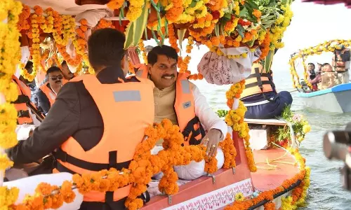 Bhopal: तालाब में शुरू हुई शिकारा बोट, कश्मीर जैसा नज़ारा Bhopal: तालाब में शुरू हुई शिकारा बोट, कश्मीर जैसा नज़ारा