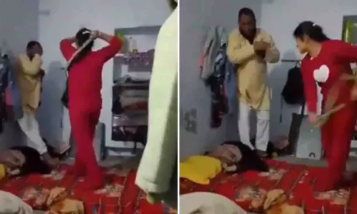 नाबालिग से कथित रेप के आरोप के बाद मां ने आरोपी मौलाना पर किया हमला
