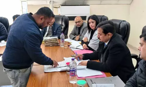 Shimla DC ने कर्मचारियों को रेवेन्यू के काम में तेजी लाने का आदेश दिया