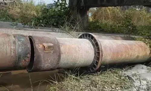 Angul NALCO की राख पाइपलाइन फटने से खेतों में पानी भर गया Angul NALCO की राख पाइपलाइन फटने से खेतों में पानी भर गया