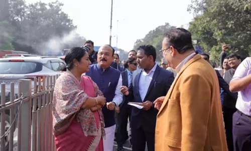 दिल्ली CM ने ITO पर प्रदूषण नियंत्रण के लिए मिस्ट स्प्रे सिस्टम लॉन्च किया दिल्ली CM ने ITO पर प्रदूषण नियंत्रण के लिए मिस्ट स्प्रे सिस्टम लॉन्च किया