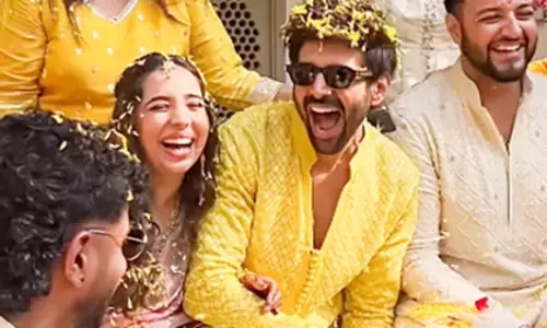 Kartik बहन कृतिका की फूल हल्दी सेरेमनी में अपनी खुशी रोक नहीं पाए Kartik बहन कृतिका की फूल हल्दी सेरेमनी में अपनी खुशी रोक नहीं पाए