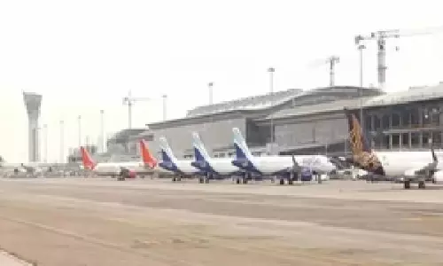 Hyderabad एयरपोर्ट पर अफरा-तफरी जारी, 74 उड़ानें रद्द