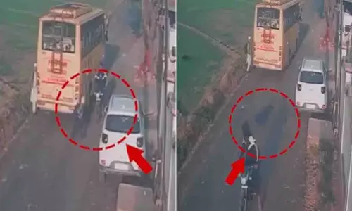 स्कूल बस से उतरते ही 7 साल के बच्चे को तेज़ रफ़्तार बाइक ने टक्कर मार दी