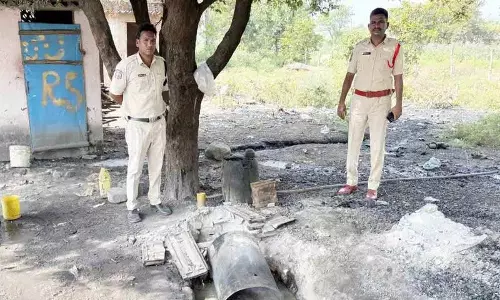Devapur पुलिस ने गुडंबा बस्तियों पर छापेमारी की