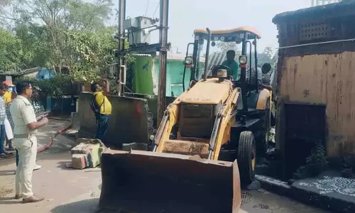 Puri में बुलडोजर की कार्रवाई, ब्राउन शुगर तस्कर का घर गिराया गया