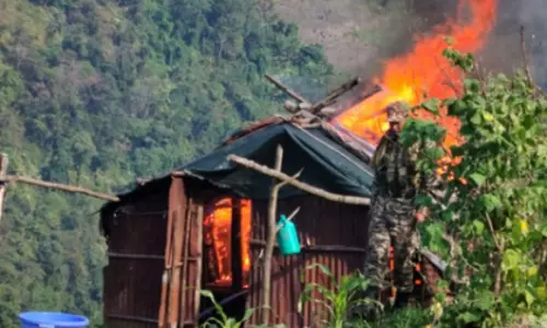 अवैध अफीम खेती के लिए जंगलों की कटाई से Manipur में बार-बार बाढ़: बीरेन सिंह अवैध अफीम खेती के लिए जंगलों की कटाई से Manipur में बार-बार बाढ़: बीरेन सिंह