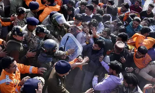 धर्मशाला में ABVP के मार्च को पुलिस के विरोध से तनाव बढ़ा