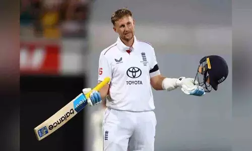 Joe Root ने ऑस्ट्रेलिया में अपना पहला शतक जड़कर इंग्लैंड को बचाया Joe Root ने ऑस्ट्रेलिया में अपना पहला शतक जड़कर इंग्लैंड को बचाया