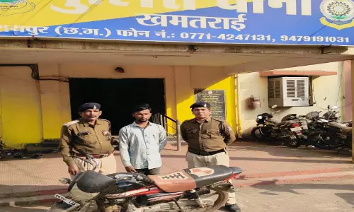 रायपुर में चोरी की बाइक के साथ आरोपी गिरफ्तार रायपुर में चोरी की बाइक के साथ आरोपी गिरफ्तार