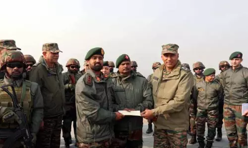 सेना कमांडर ने Kashmir Valley में सुरक्षा और तैयारियों की समीक्षा की