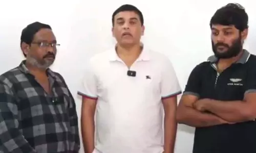 Pushpa 2 भगदड़, अल्लू अर्जुन ने पीड़ित बच्चे के इलाज और मदद का पूरा खर्च उठाया, अफवाहों का खंडन Pushpa 2 भगदड़, अल्लू अर्जुन ने पीड़ित बच्चे के इलाज और मदद का पूरा खर्च उठाया, अफवाहों का खंडन