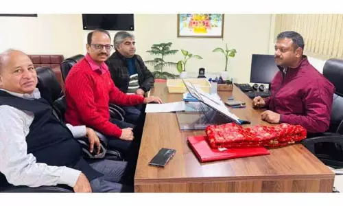 CTTIK ने ट्रेन कनेक्टिविटी को जल्द बहाल करने के लिए सीनियर DCM को ज्ञापन सौंपा CTTIK ने ट्रेन कनेक्टिविटी को जल्द बहाल करने के लिए सीनियर DCM को ज्ञापन सौंपा