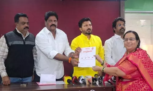 Uddhav Thackeray Group: सीनियर्स का गठबंधन, BJP के इतिहास की वजह से इंडिपेंडेंट तैयारी Uddhav Thackeray Group: सीनियर्स का गठबंधन, BJP के इतिहास की वजह से इंडिपेंडेंट तैयारी