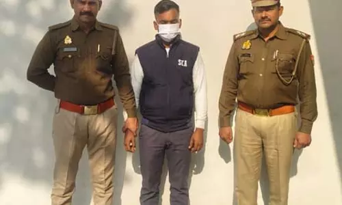 सौतेले पिता ने बच्चों को नाले में फेका, राहगीरों ने बचाई जान सौतेले पिता ने बच्चों को नाले में फेका, राहगीरों ने बचाई जान