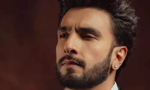Ranveer Singh ने रोल के लिए उठाया खतरनाक कदम, जानिए क्यों खुद को चुभाया पिन Ranveer Singh ने रोल के लिए उठाया खतरनाक कदम, जानिए क्यों खुद को चुभाया पिन