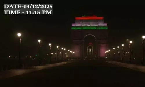 इंडिया गेट, Delhi में बढ़ी ठंड और प्रदूषण की मार इंडिया गेट, Delhi में बढ़ी ठंड और प्रदूषण की मार