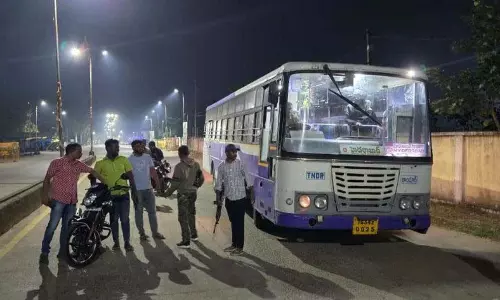 CG: नकाबपोश बदमाशों का ज्वेलरी शॉप पर हमला, पिस्टल की नोंक पर की लूट