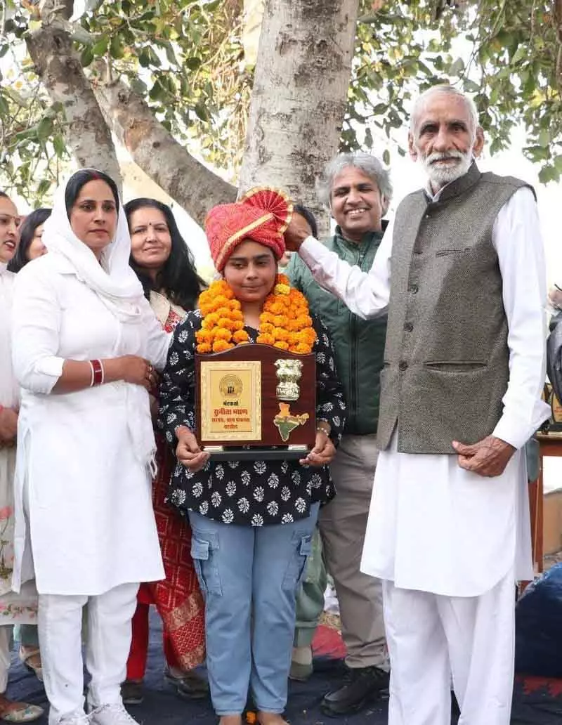 तमन्ना ने Hisar village की भारत की पहली बालिका सरपंच बनकर इतिहास रच दिया तमन्ना ने Hisar village की भारत की पहली बालिका सरपंच बनकर इतिहास रच दिया