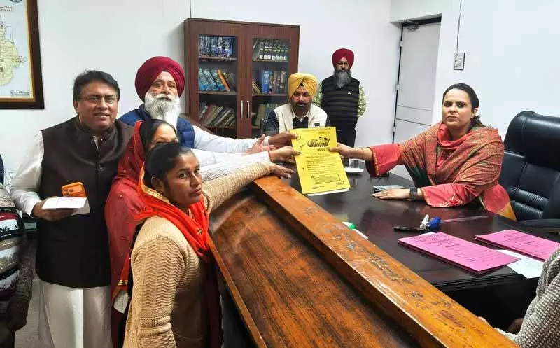 चुनाव आयोग ने Punjab जिला परिषद चुनावों में सरकारी मशीनरी के ‘दुरुपयोग’ पर रिपोर्ट मांगी चुनाव आयोग ने Punjab जिला परिषद चुनावों में सरकारी मशीनरी के ‘दुरुपयोग’ पर रिपोर्ट मांगी