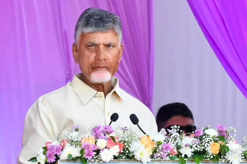 Telangana और आंध्र प्रदेश के CM ने शानदार सेवा के लिए भारतीय नौसेना की तारीफ़ की Telangana और आंध्र प्रदेश के CM ने शानदार सेवा के लिए भारतीय नौसेना की तारीफ़ की