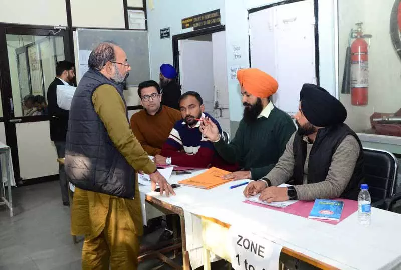 Punjab चुनाव आयोग ने विपक्ष की शिकायतों के बीच जिला परिषद के नामांकन की वीडियोग्राफी का आदेश दिया Punjab चुनाव आयोग ने विपक्ष की शिकायतों के बीच जिला परिषद के नामांकन की वीडियोग्राफी का आदेश दिया