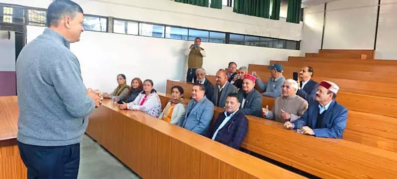 गोल्डन डेज़ Palampur Agri University के पुराने स्टूडेंट्स 50 साल बाद अपने मदर इंस्टीट्यूशन में वापस आए गोल्डन डेज़ Palampur Agri University के पुराने स्टूडेंट्स 50 साल बाद अपने मदर इंस्टीट्यूशन में वापस आए
