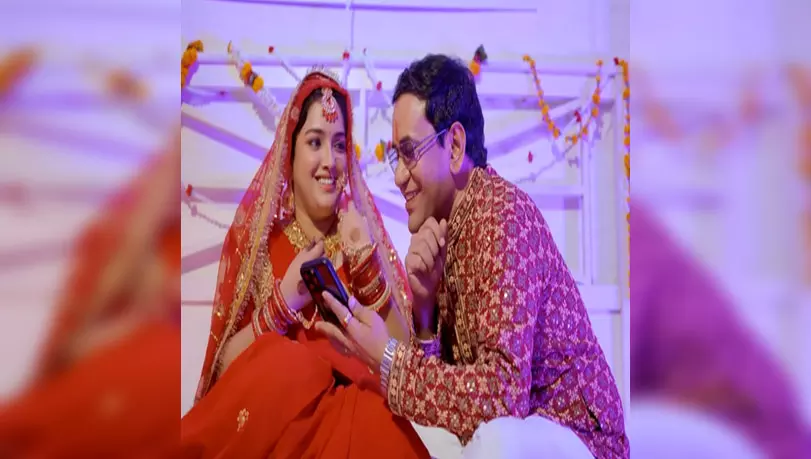 रिलीज हुआ आम्रपाली और निरहुआ का नया रोमांटिक गाना सेनुरवा महान, दिखा पति-पत्नी का प्यार रिलीज हुआ आम्रपाली और निरहुआ का नया रोमांटिक गाना सेनुरवा महान, दिखा पति-पत्नी का प्यार