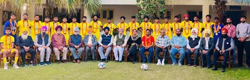 Jalandhar: खालसा कॉलेज ने फुटबॉल चैंपियनशिप जीती Jalandhar: खालसा कॉलेज ने फुटबॉल चैंपियनशिप जीती