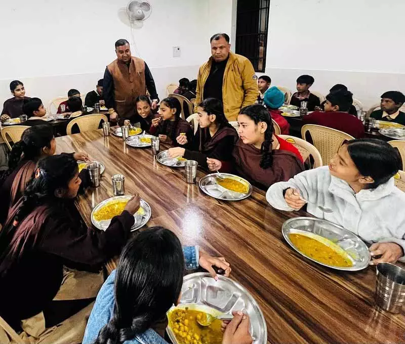 राज्य खाद्य आयोग के सदस्य ने Nawanshahr के सरकारी स्कूलों का निरीक्षण किया राज्य खाद्य आयोग के सदस्य ने Nawanshahr के सरकारी स्कूलों का निरीक्षण किया