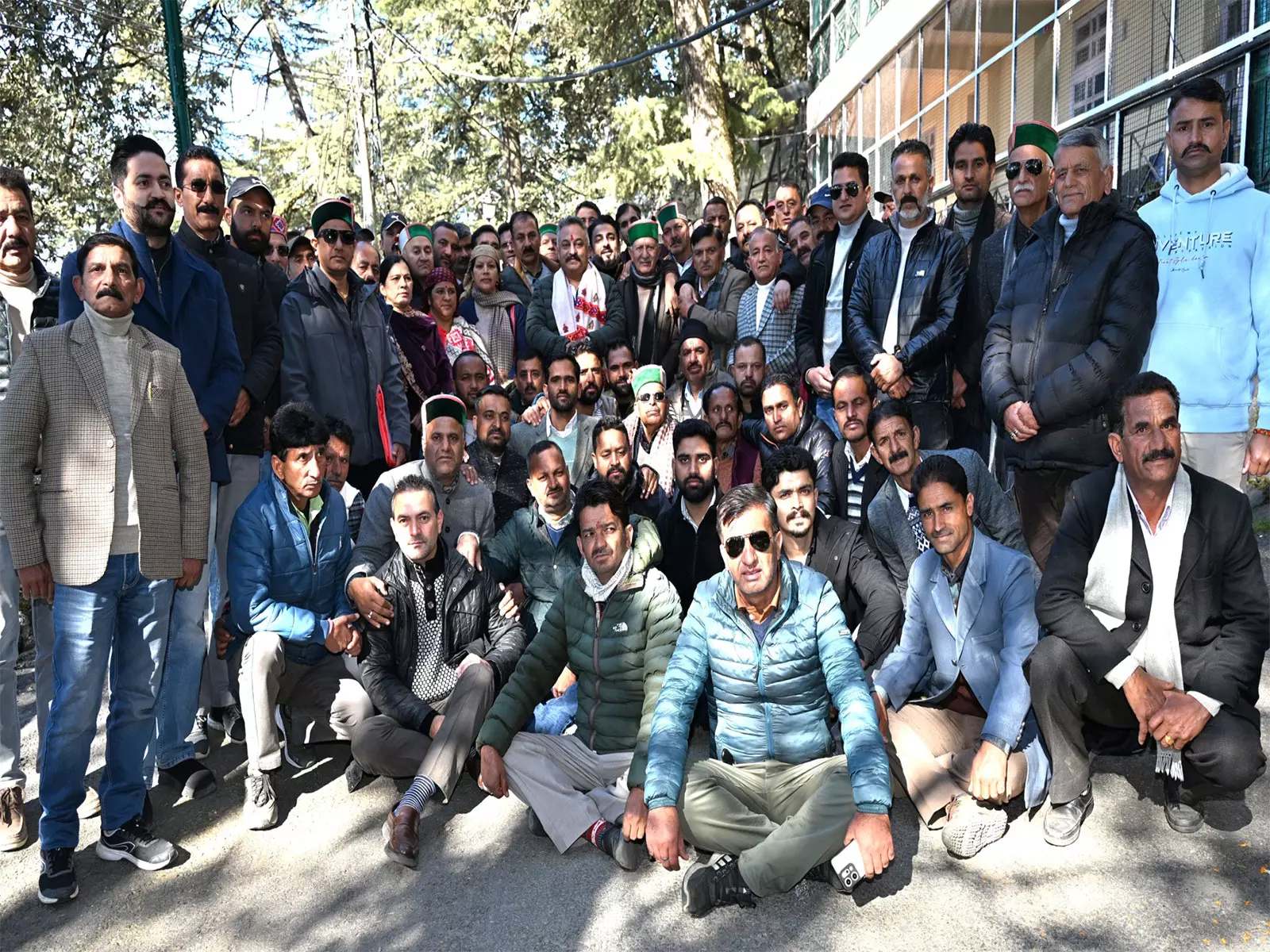 Himachal: नवार क्षेत्र के प्रतिनिधिमंडल ने शिक्षा मंत्री रोहित ठाकुर से मुलाकात की Himachal: नवार क्षेत्र के प्रतिनिधिमंडल ने शिक्षा मंत्री रोहित ठाकुर से मुलाकात की