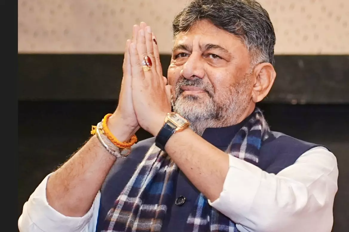Shivakumar ने 8 दिसंबर को होने वाली ऑल-पार्टी मीटिंग टालने का ऐलान किया Shivakumar ने 8 दिसंबर को होने वाली ऑल-पार्टी मीटिंग टालने का ऐलान किया
