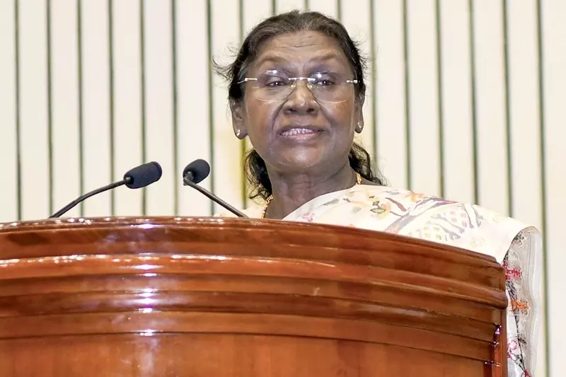 President Murmu: भारतीय नौसेना समुद्रों की रक्षक और मानवता की रोशनी है President Murmu: भारतीय नौसेना समुद्रों की रक्षक और मानवता की रोशनी है