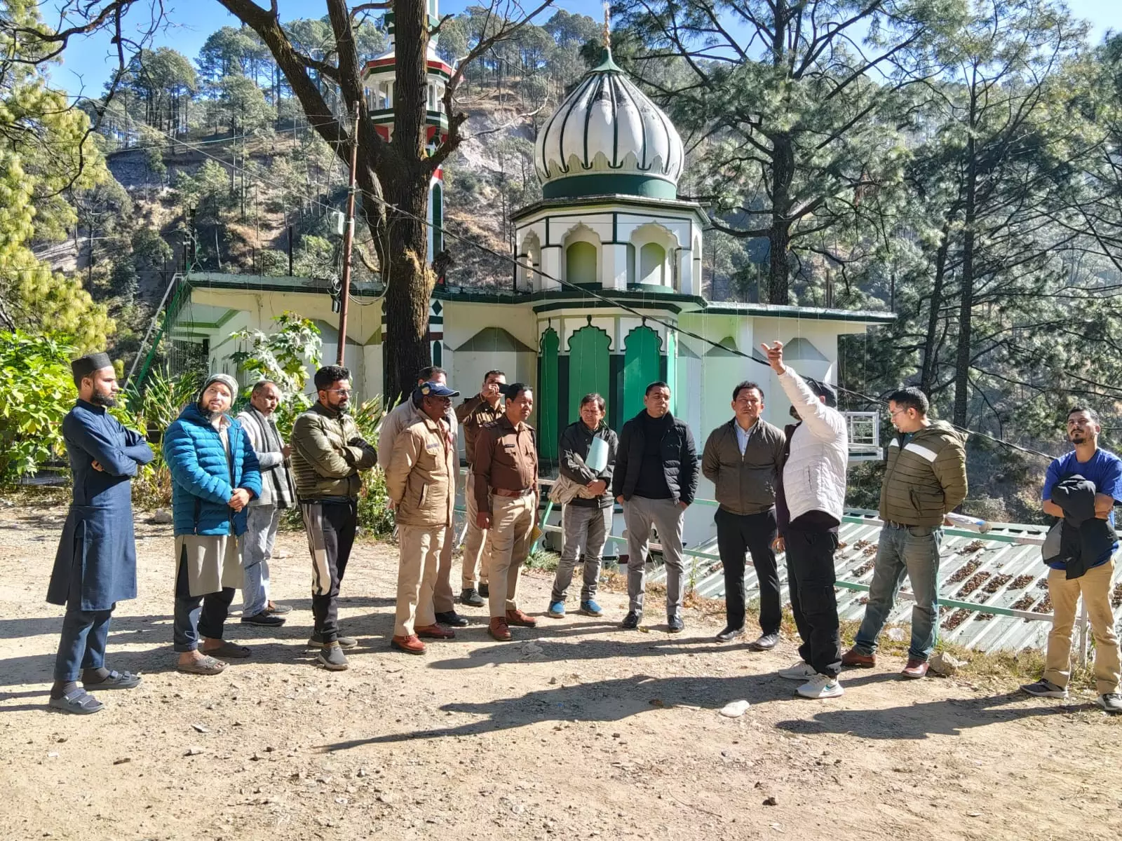 Nainital: अवैध मस्जिद निर्माण मामले में भवाली में जांच बढ़ी Nainital: अवैध मस्जिद निर्माण मामले में भवाली में जांच बढ़ी